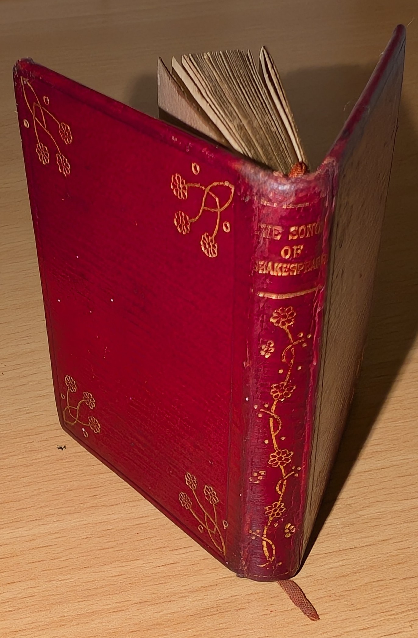 Songs of Shakespeare. [The Waistcoat Classics] .