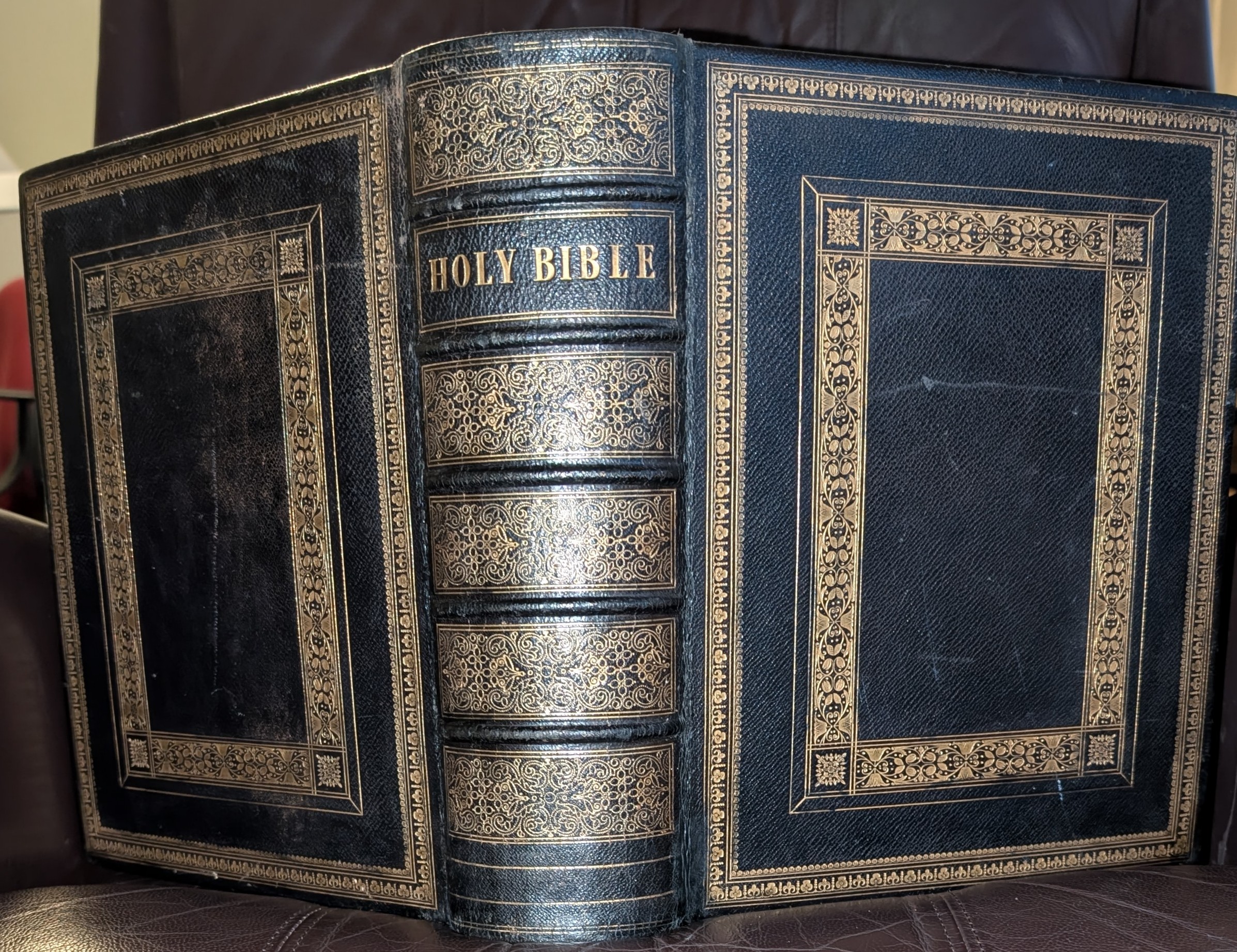 The Holy Bible, Containing The Old And New Testaments: Translated Out Of The original Tongues: And With The Former Tranlations Diligently Compared And Revised, By His Majesty's Special Command. Appointed To be Read In Churches .