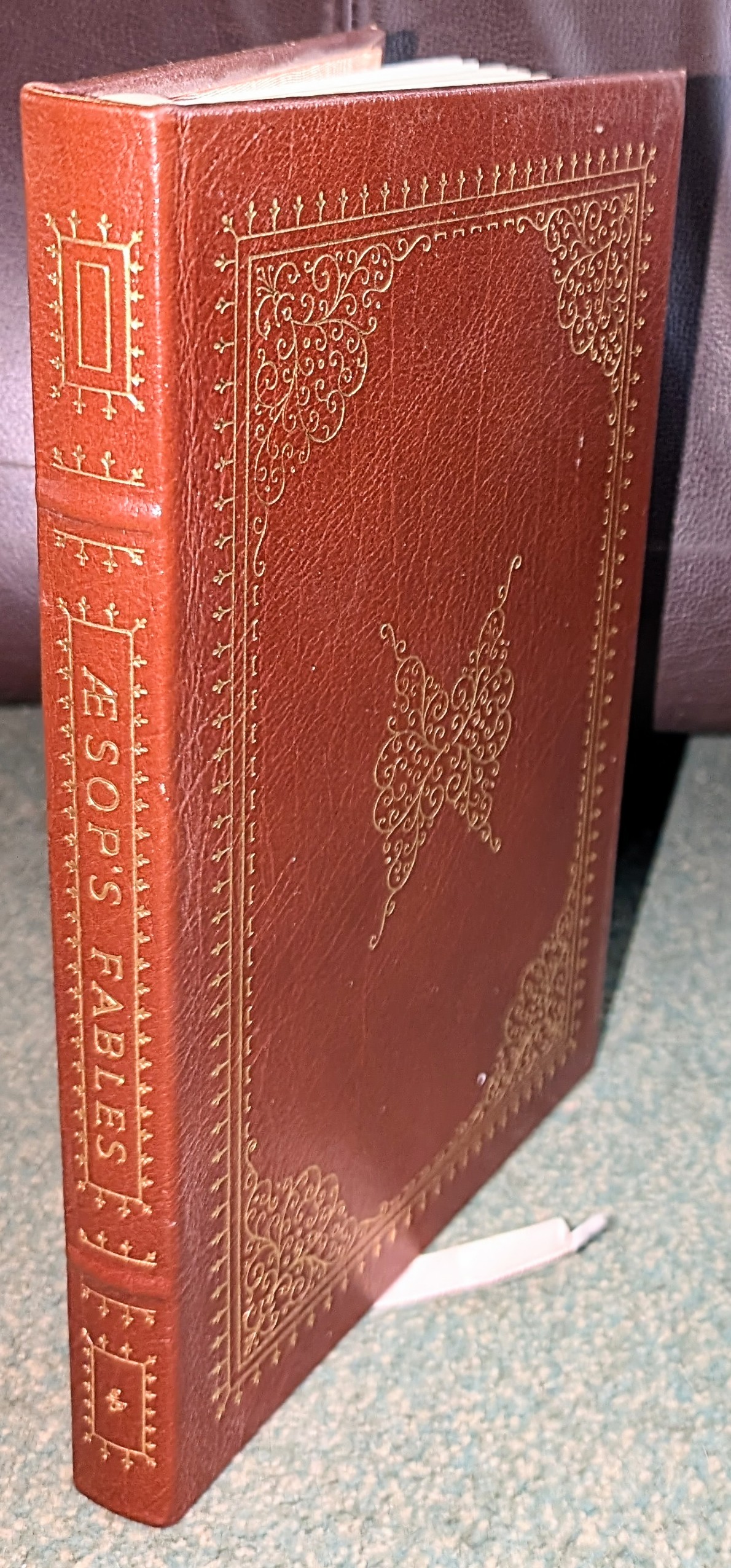 Aesop's Fables. A New Version Written by Munro Leaf With Illustrations By Robert Lawson. The 100 Greatest Books Ever Written. Collector's Edition Bound In Genuine Leather.
