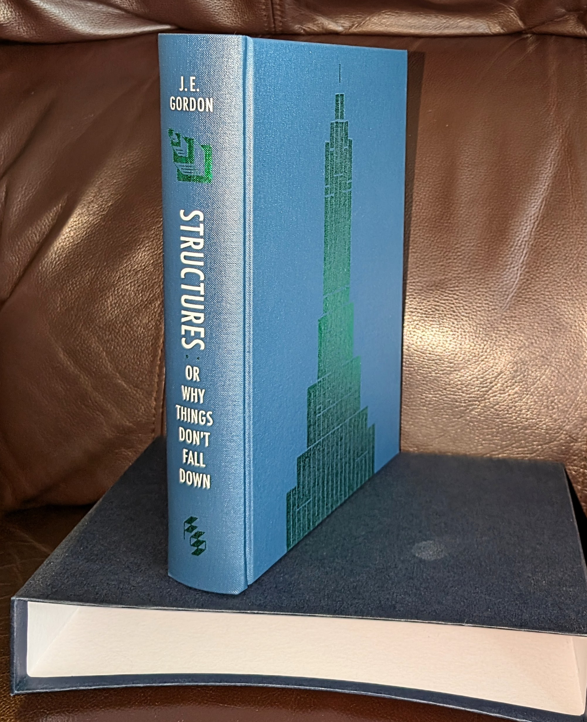 J. E. Gordon. Structures: Or Why Things Don't Fall Down. Introduced by Jonathan Glancey.