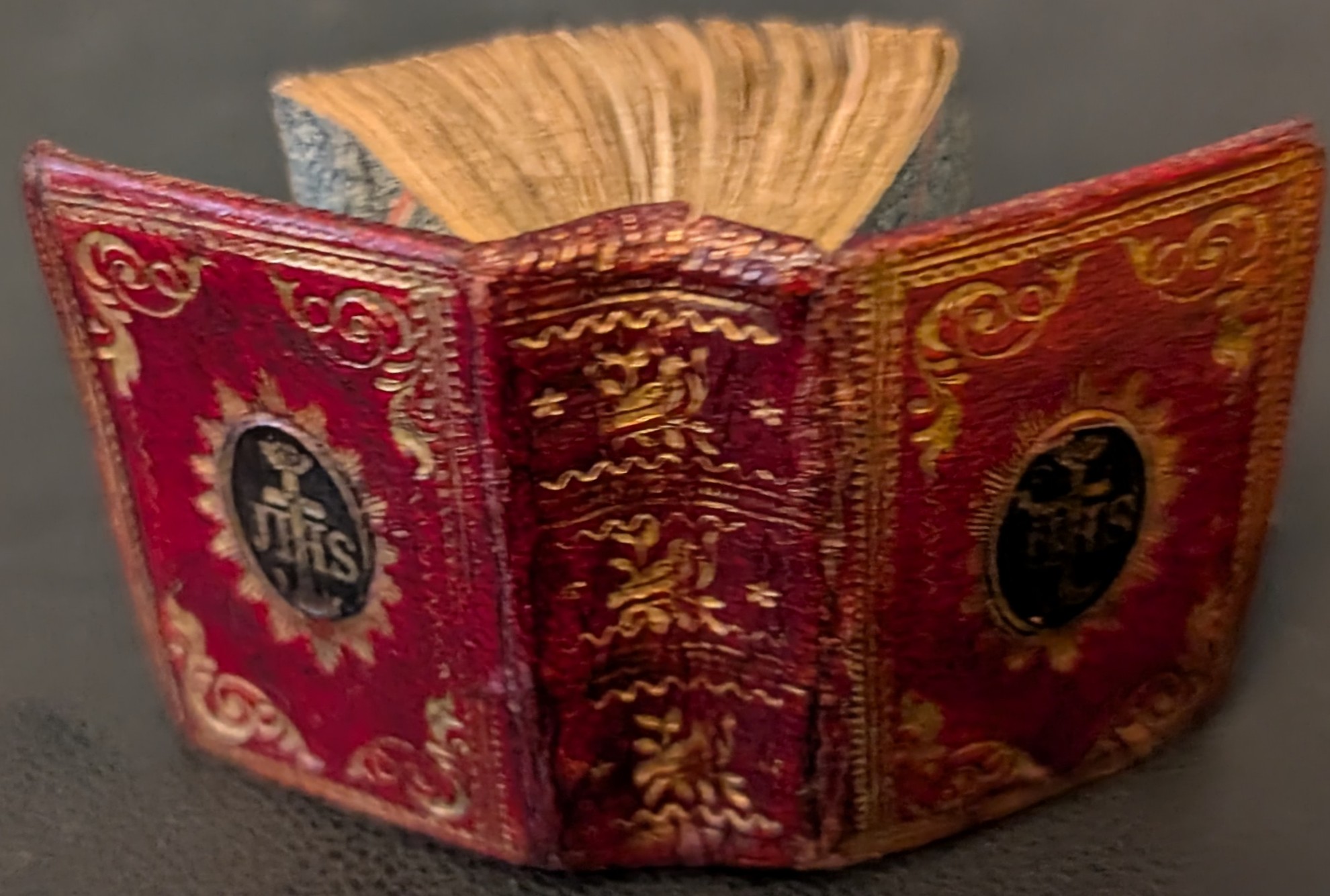 Bible in Miniature. Or a Concise History of Both Testaments .