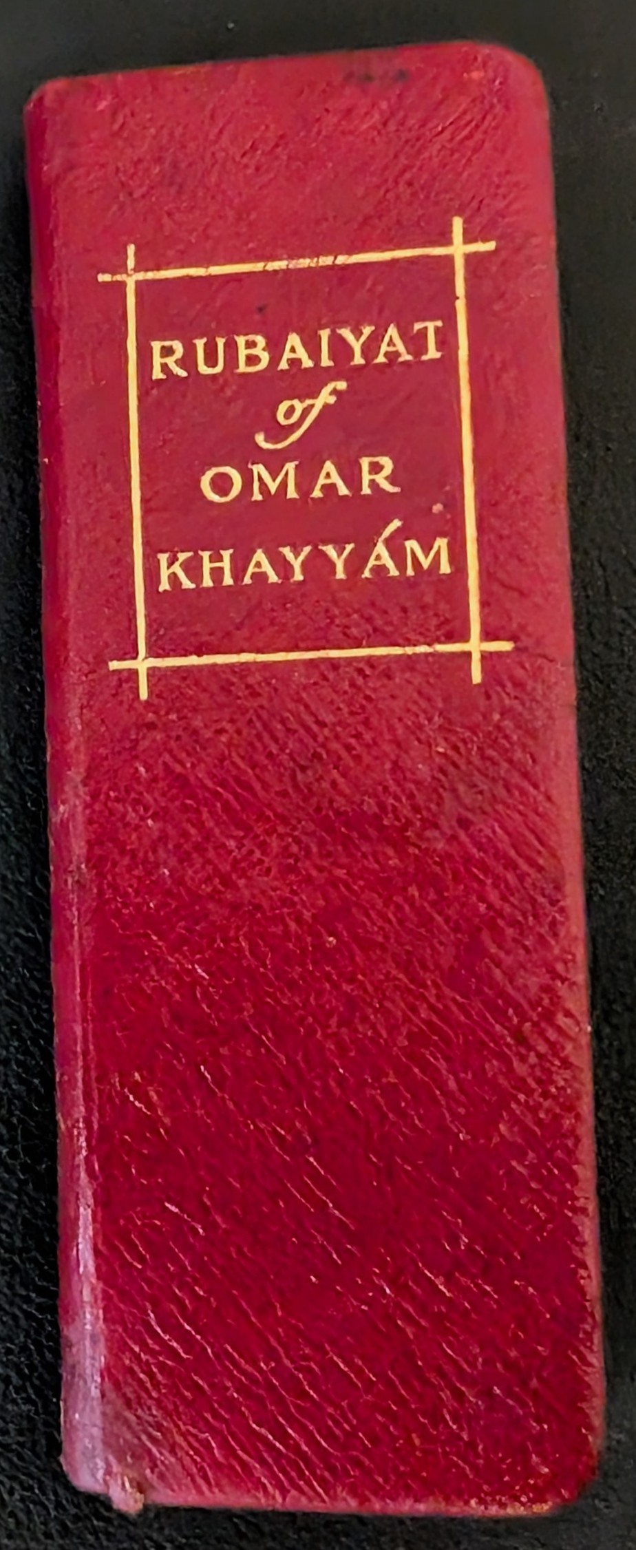 Rubaiyat Of Omar Khayyam of Naishapur. Translated by Edward Fitzgerald [The Waistcoat Classics] .