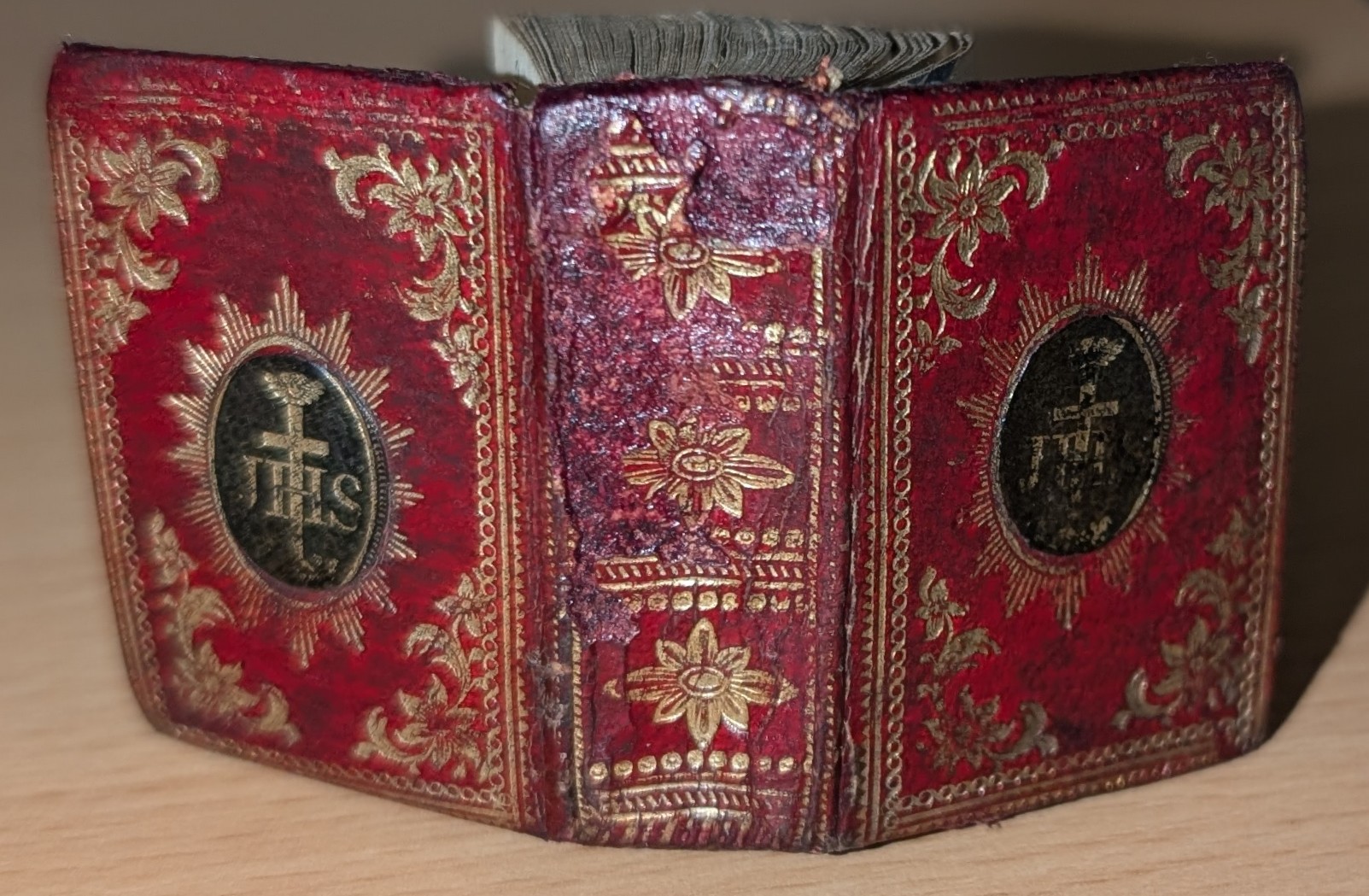 The Bible in Miniature or a Concise History of the Old and New Testaments .